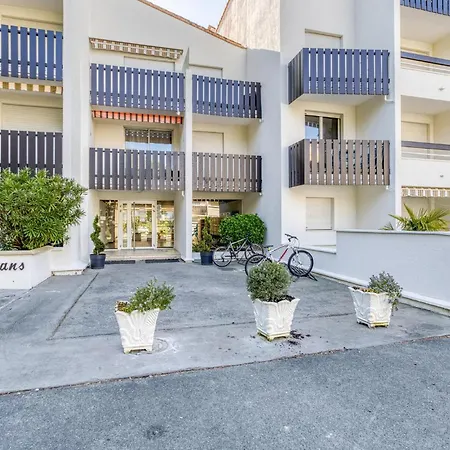 Lovely In Saint-georges-de-didon Apartamento Saint-Georges-de-Didonne